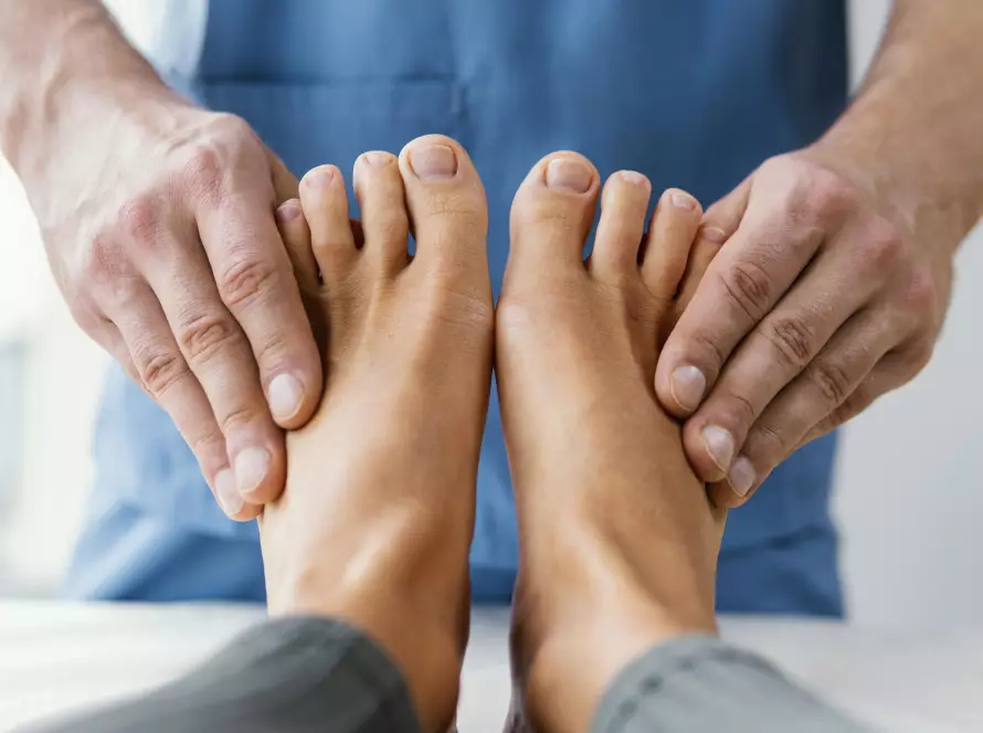 Cuidado diario de los pies y visitas regulares al podólogo | Clinica BIOSALUD